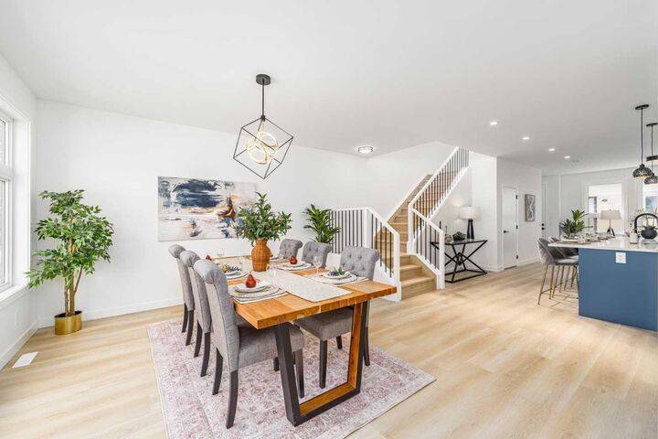 Property Photo:  423 Hendon Drive NW  AB T2K 2A1 