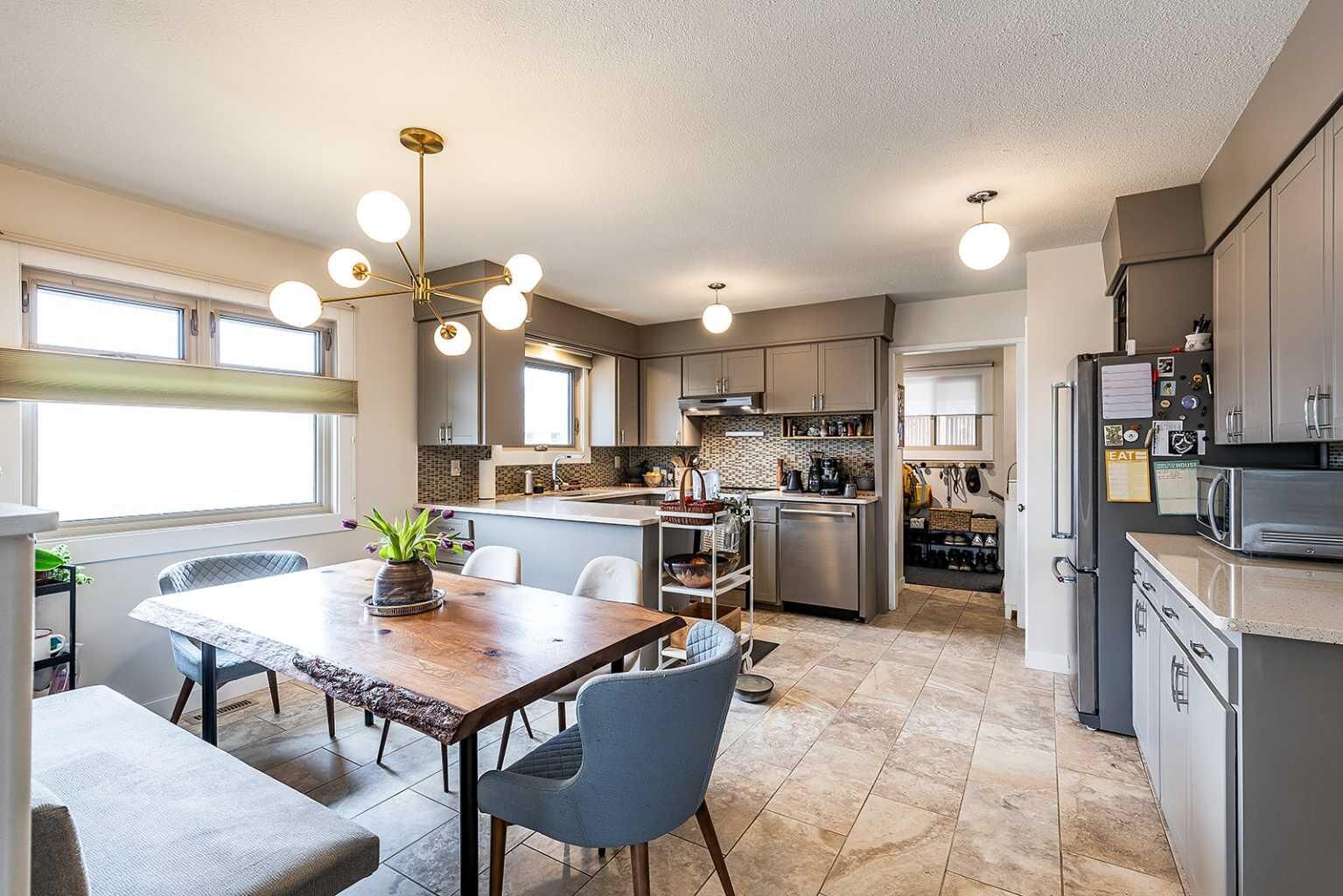 Property Photo:  75 Robertson Way SW  AB T1A 5J3 