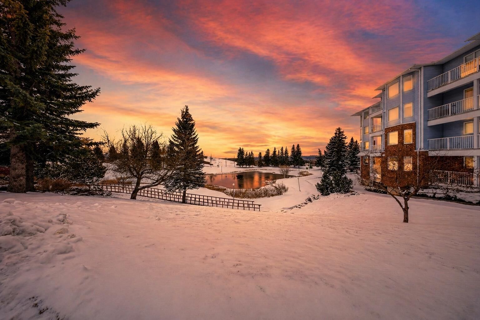 Property Photo:  3402 Hawksbrow Point NW 3402  AB T3G 4C9 
