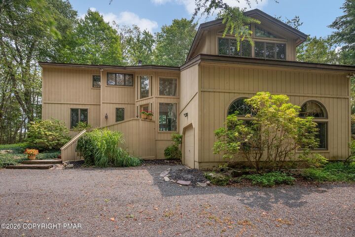 Property Photo:  108 Blackfoot Trail  PA 18350 