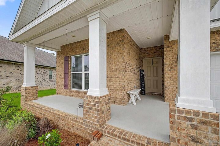 Property Photo: 7838 Burnside Loop FL 32526