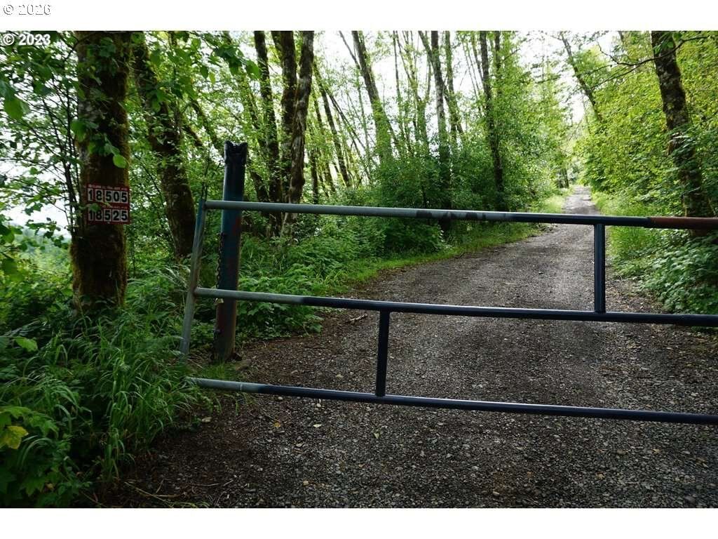 Property Photo:  0000 NE Buncombe Hollow Rd  WA 98674 