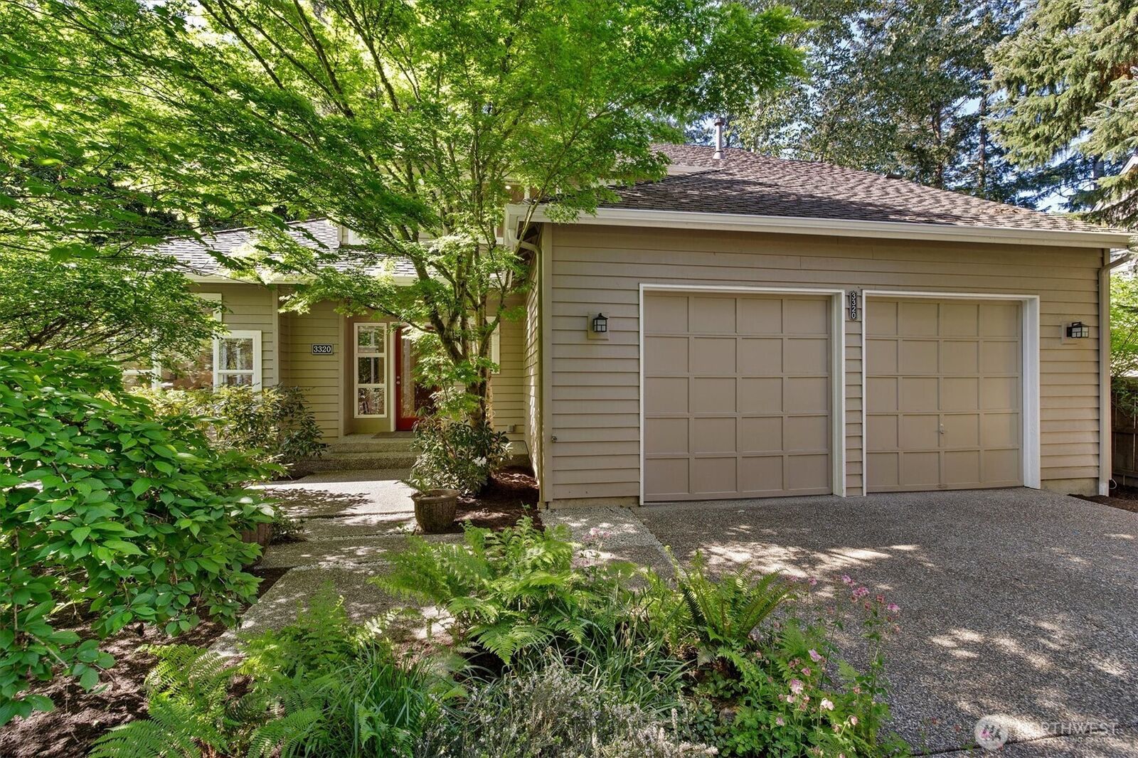 Property Photo:  3320  165th Place NE  WA 98008 