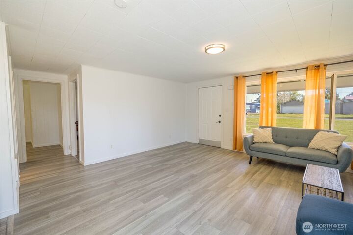 Property Photo: 621 N Broadway WA 98595