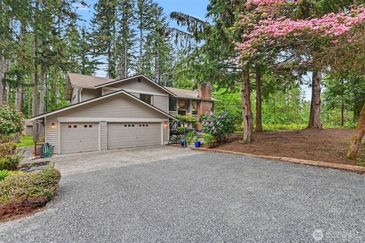 Property Photo:  22934 SE 37th St  WA 98075 