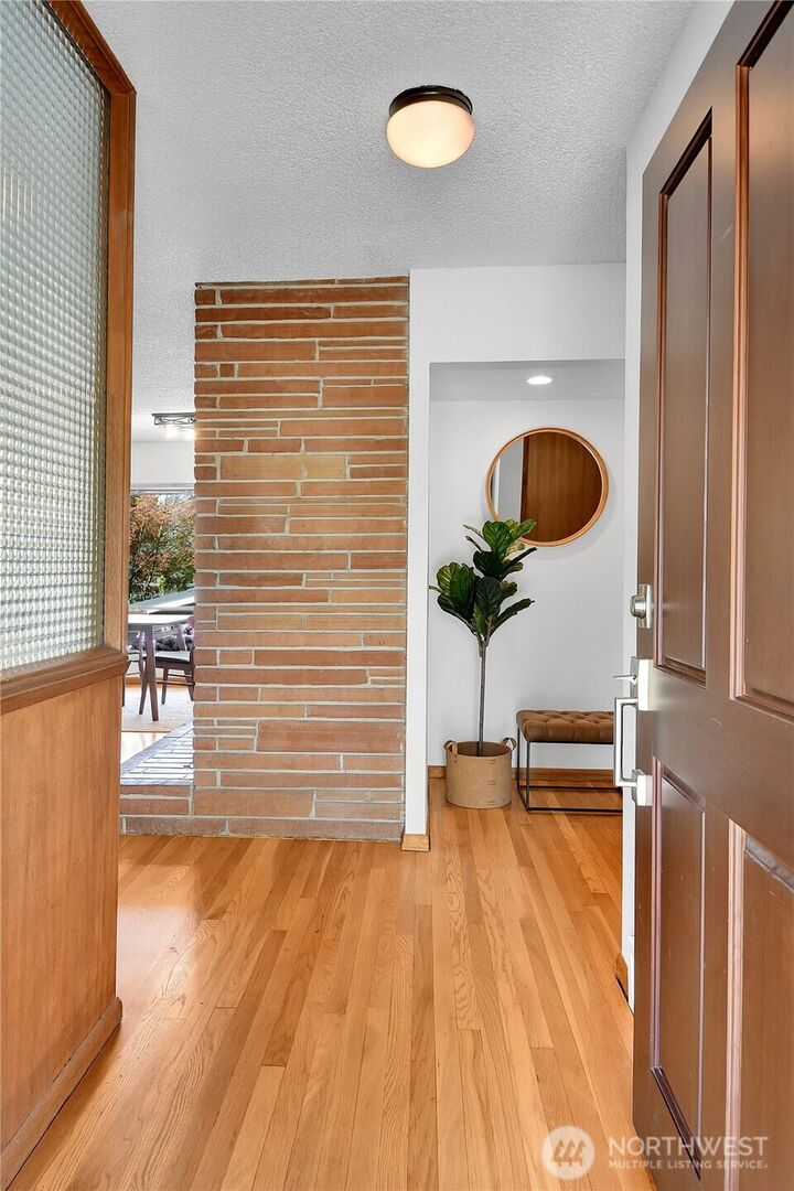 Property Photo:  12727  Dayton Avenue N  WA 98133 
