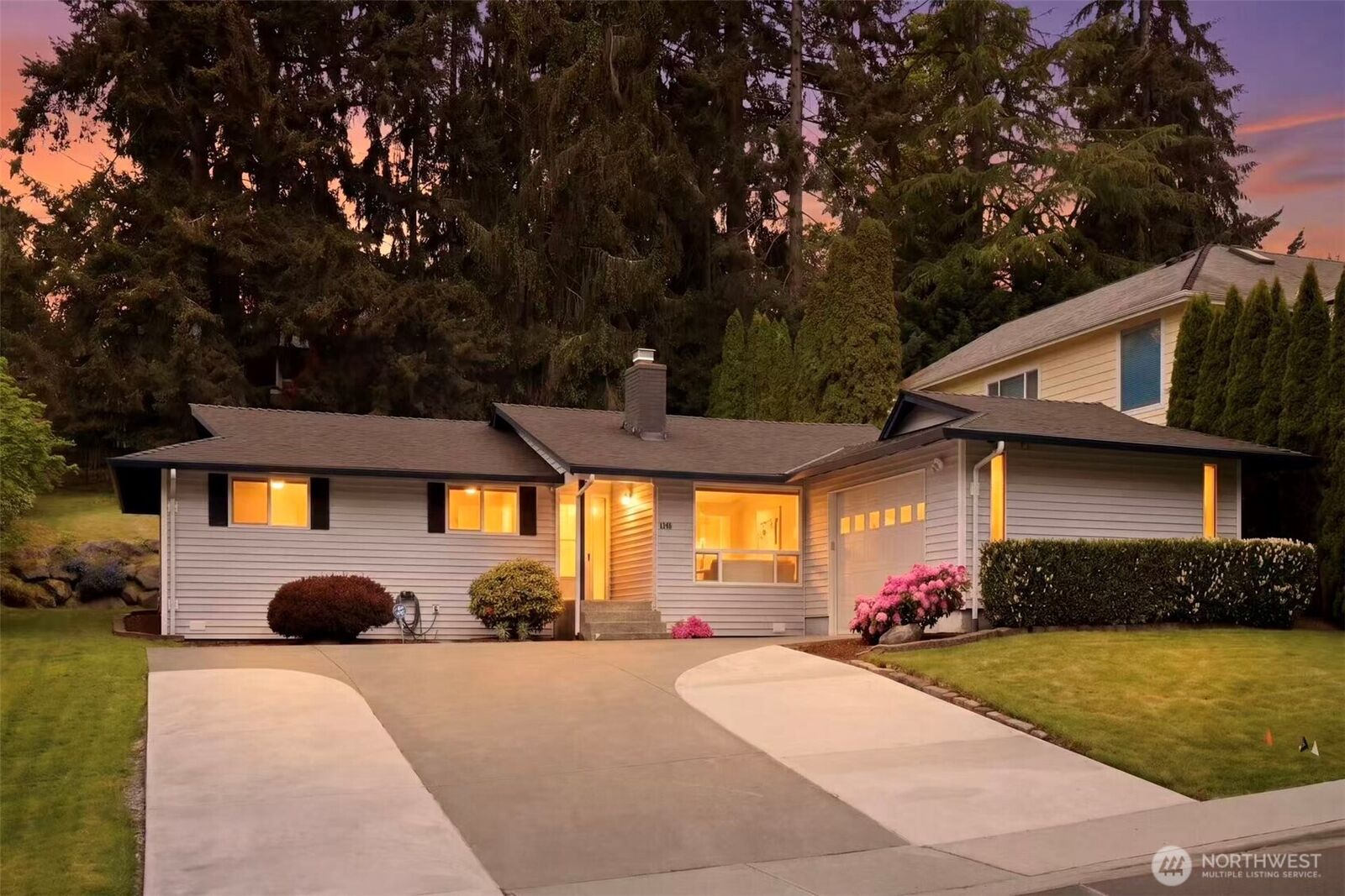 Property Photo:  1011  179th Place NE  WA 98008 