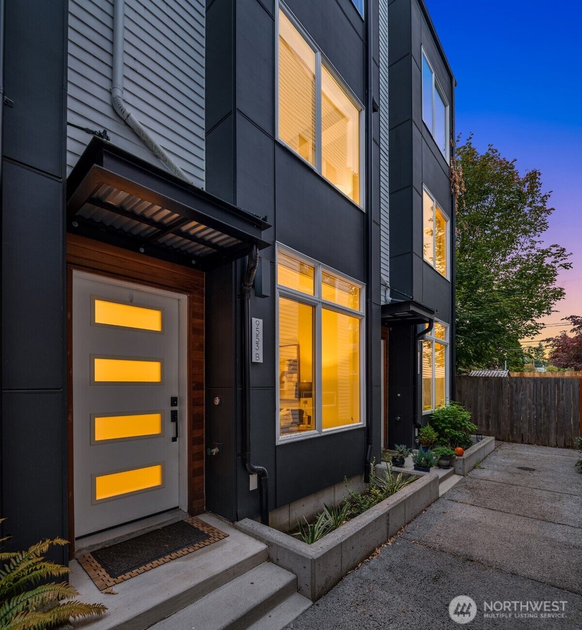 Property Photo:  9553  Ashworth Avenue N B  WA 98103 