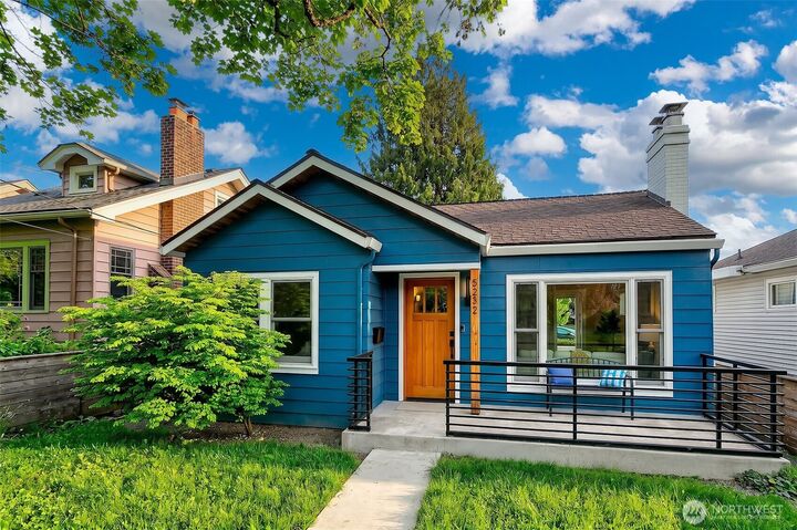 Property Photo:  5232  38th Avenue NE  WA 98105 
