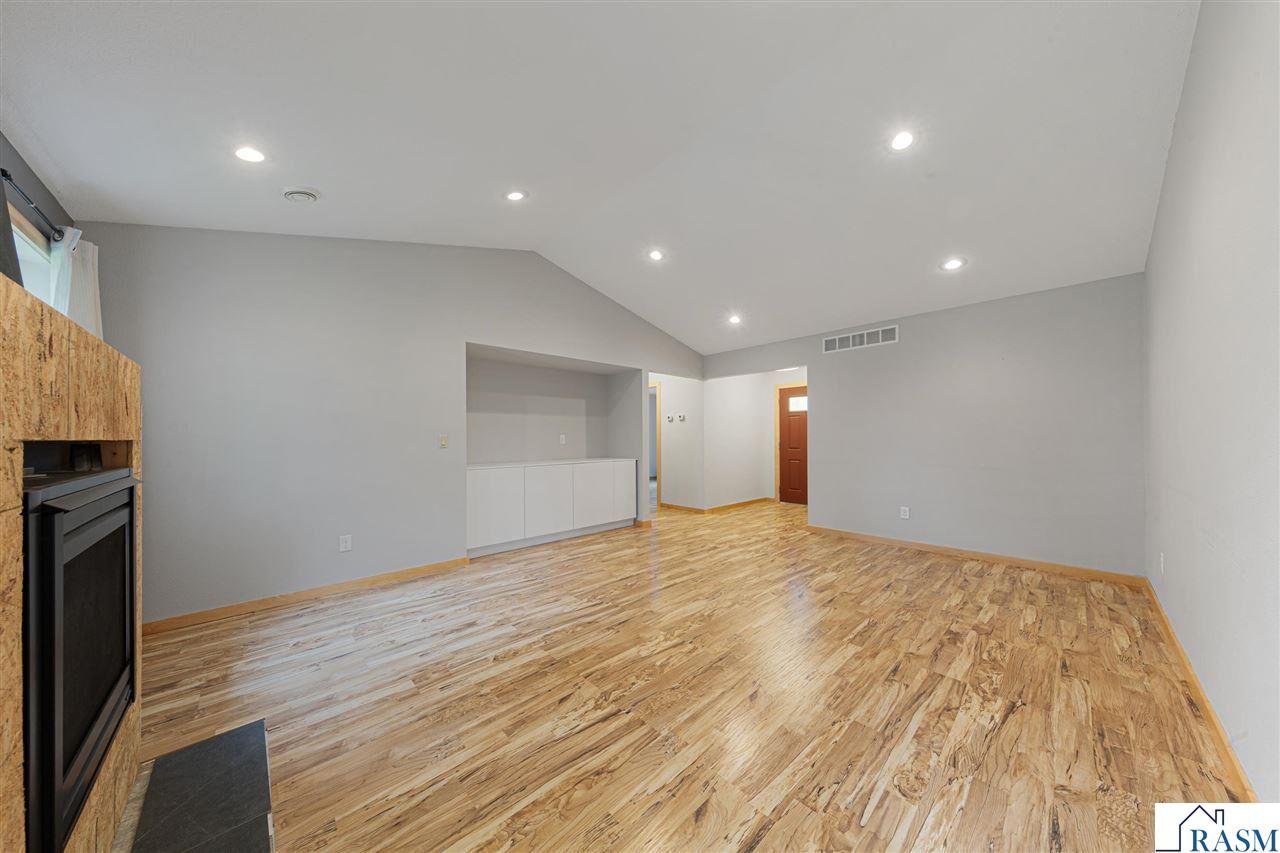 Property Photo: 308 Tanager Road MN 56001