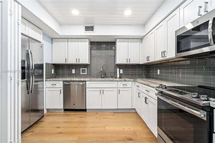 Property Photo:  2808 N 46th Ave E549  FL 33021 