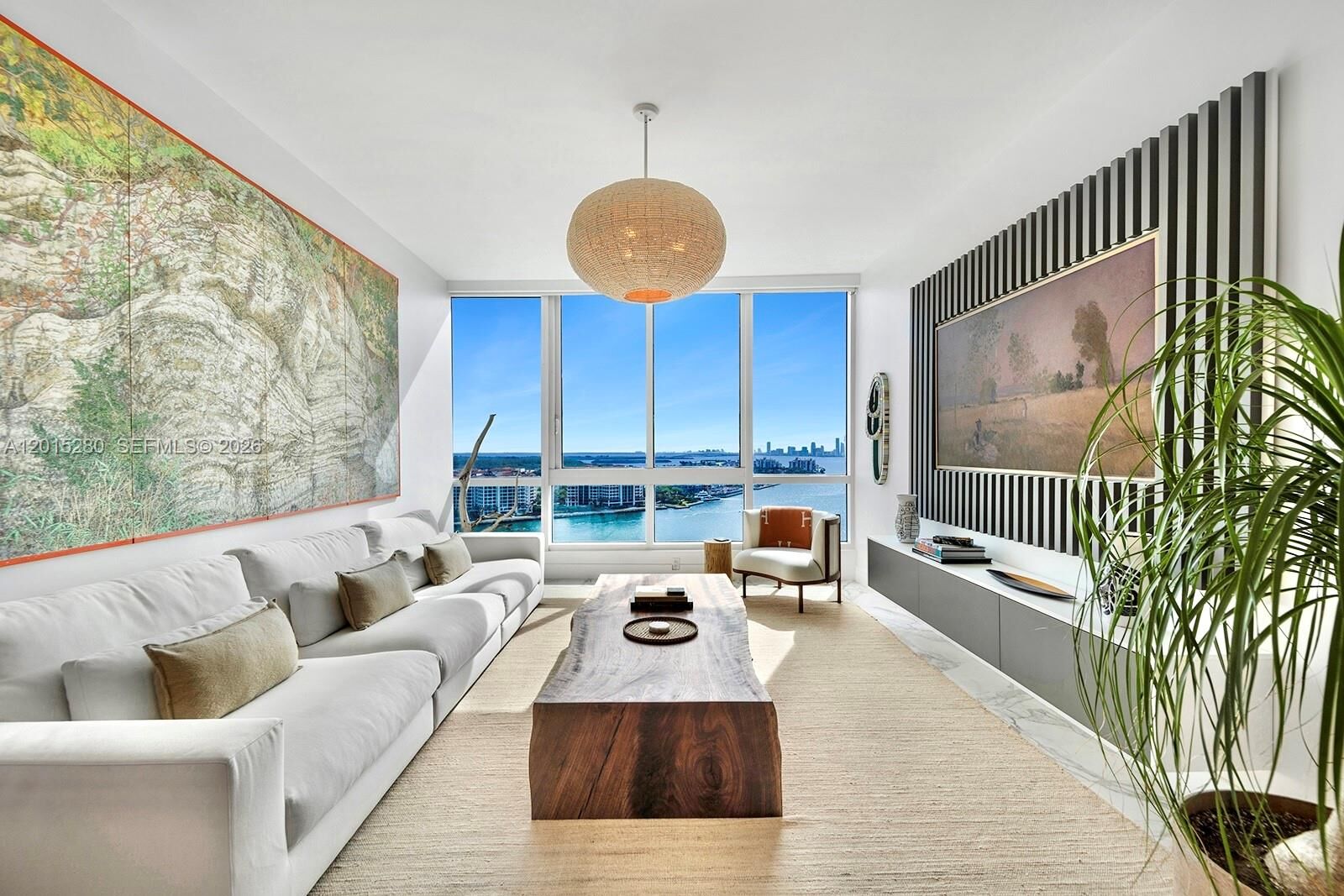 Property Photo:  100 S Pointe Dr 2003  FL 33139 