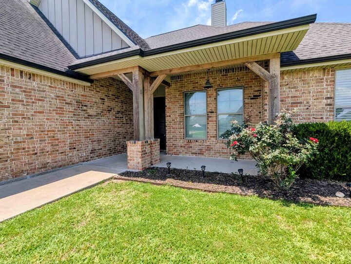 Property Photo:  320 Lauren Dr  TX 77630 