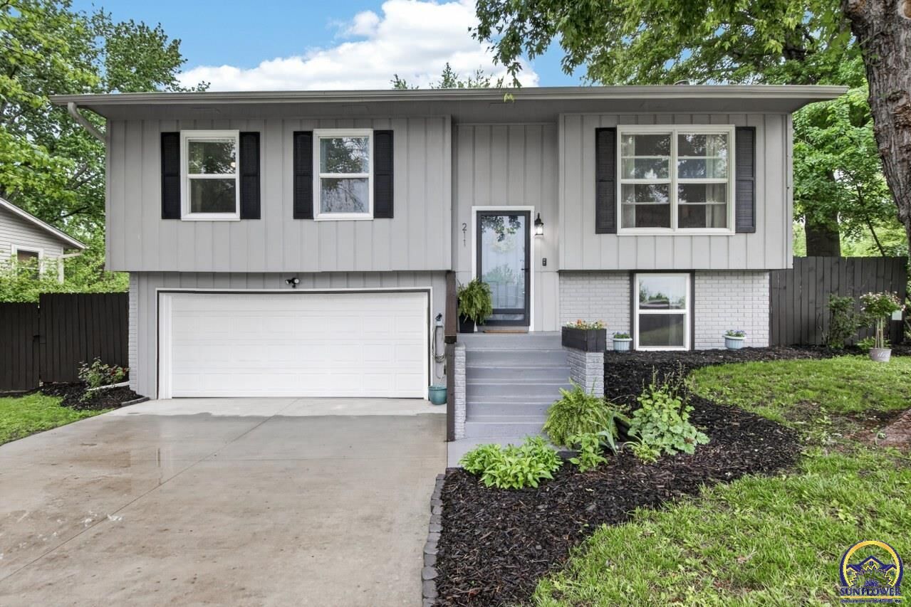 Property Photo:  211 W Fourth St  KS 66402 