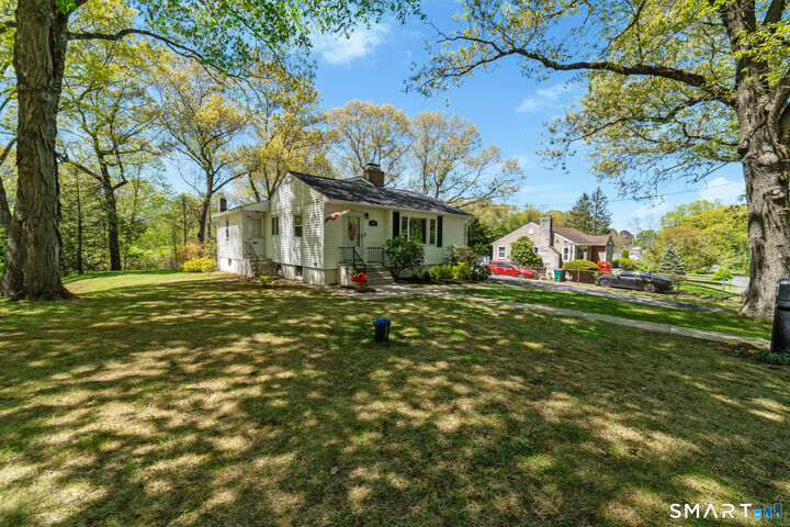 Property Photo:  16 Colony St Extension  CT 06483 