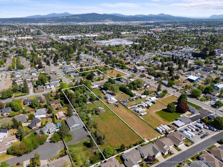 Property Photo:  1102 S Evergreen Rd 13712 E 12th Ave  WA 99016 