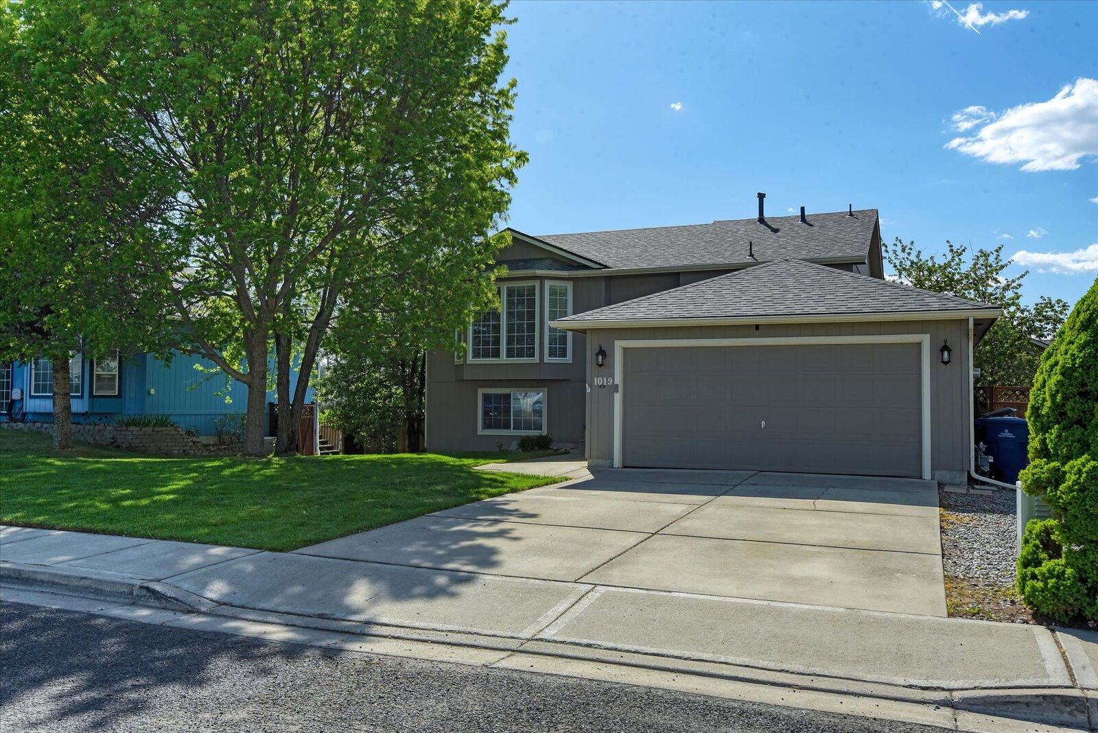 Property Photo:  1019 N Stanley St  WA 99022 