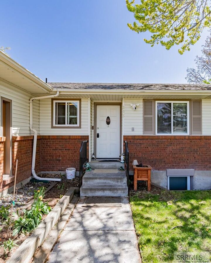 Property Photo:  1858 Henry Street  ID 83401 