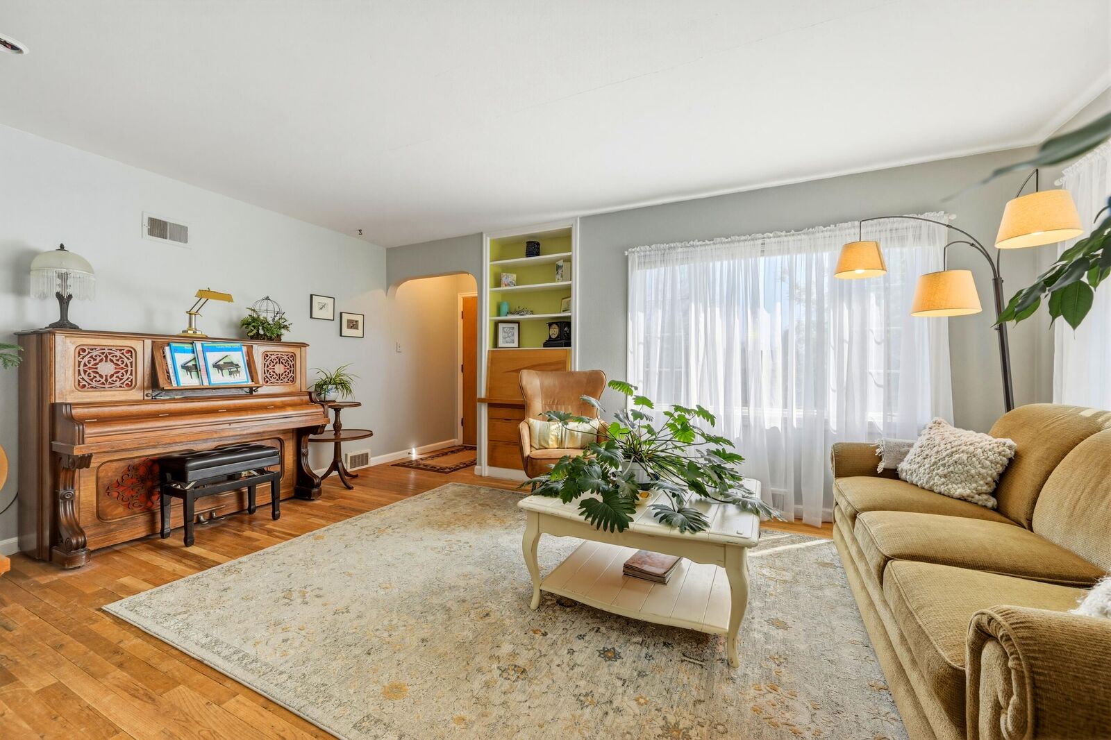 Property Photo: 1320 Warren Avenue WY 82801