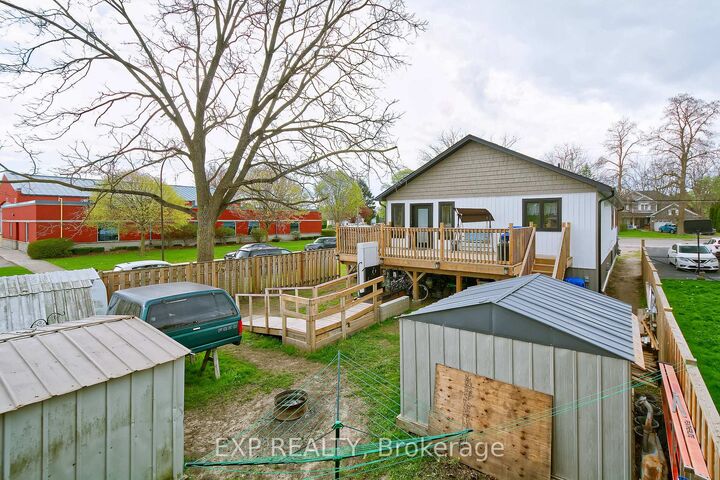 313 John Street S — photo 1