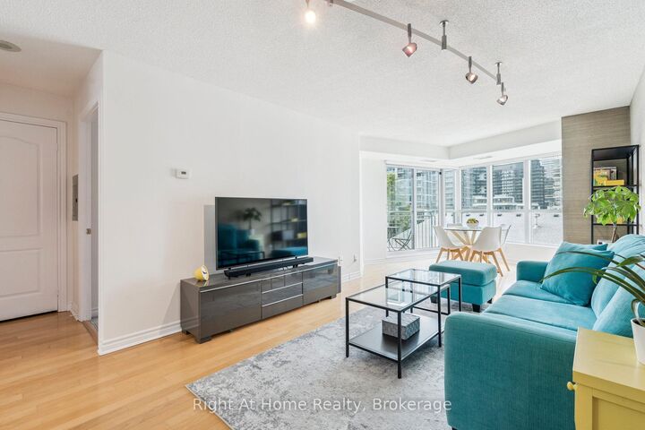Property Photo: 2111 Lake Shore Boulevard W 605 ON M8V 4B2