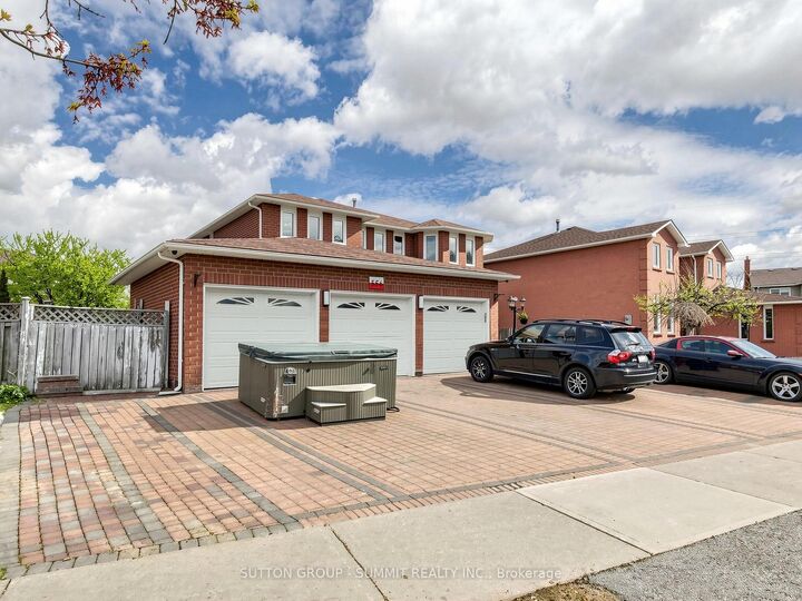 Property Photo: 556 Ray Lawson Boulevard ON L6Y 4H5