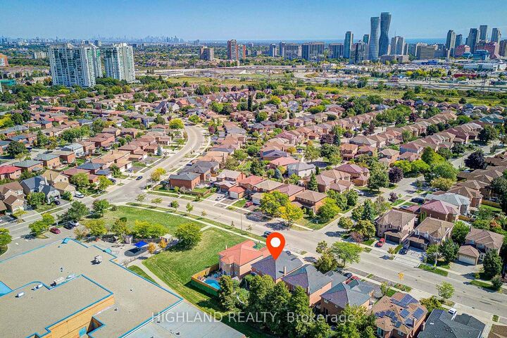 Property Photo: 257 Huntington Ridge Drive ON L5R 1S3