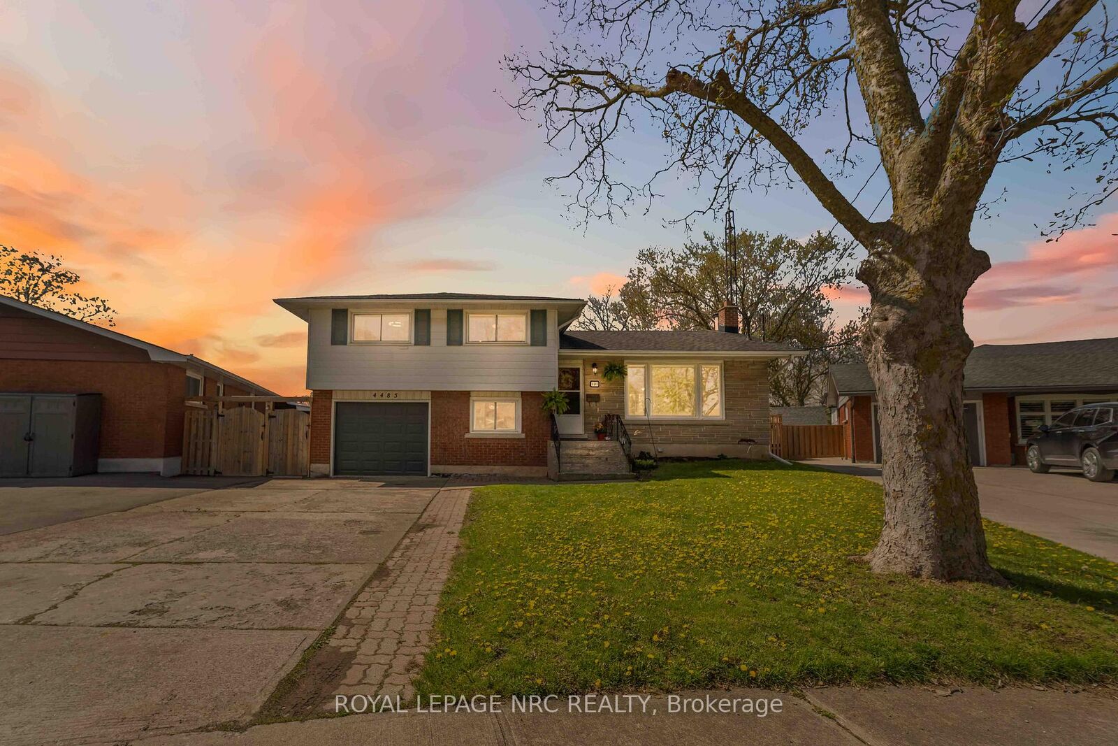 Property Photo: 4485 Queensway Crescent ON L2E 5R5