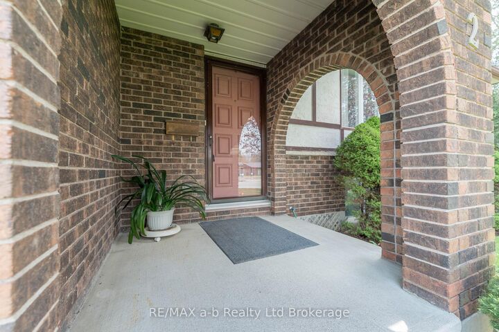 Property Photo: 2 Cranberry Road ON N4G 4Y9