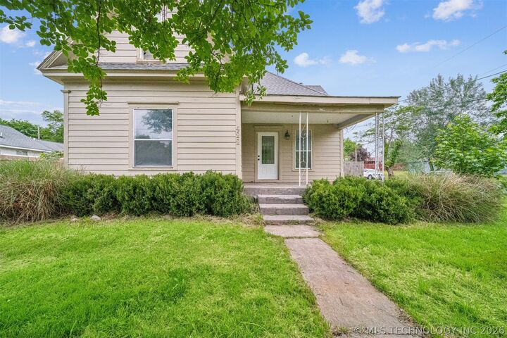 Property Photo:  422 S Bristow Avenue  OK 74429 