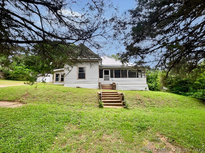 Property Photo:  500 W Avenue D  OK 74937 