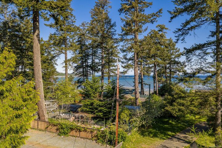 Property Photo: 1545 Kye Bay Rd BC V9M 3T7