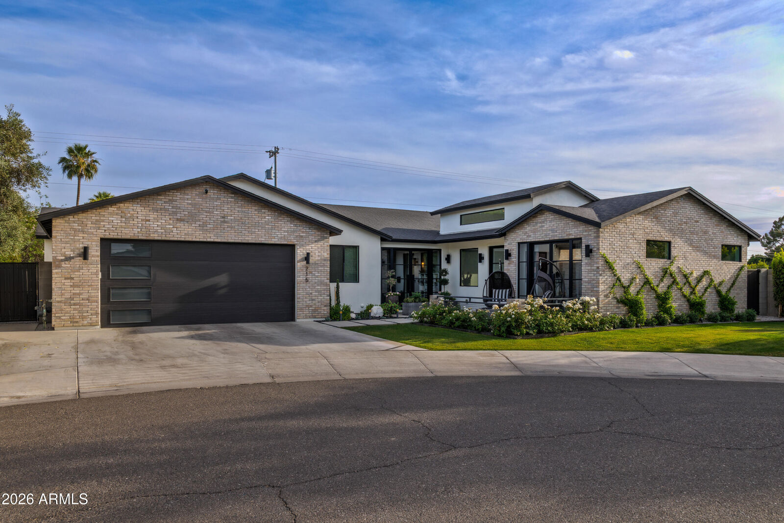 Property Photo:  215 E Ashwood Place  AZ 85012 