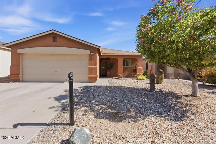Property Photo: 878 E Silversmith Trail AZ 85143