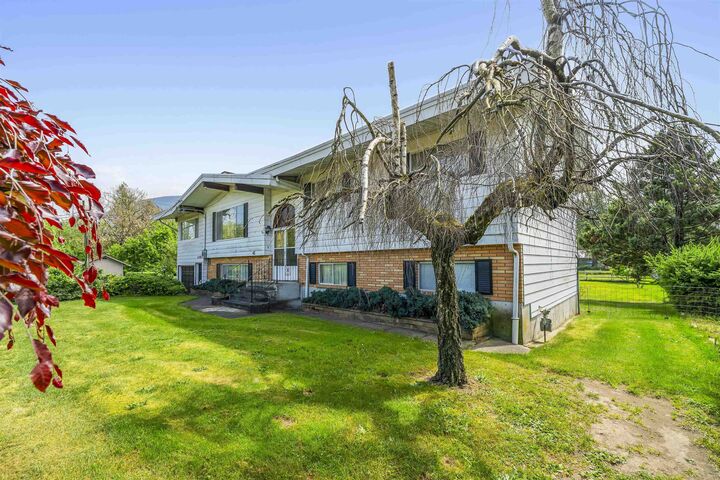 Property Photo:  41588 Yarrow Central Road  BC V2R 5G4 
