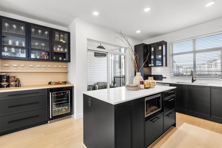 Property Photo:  2891 Montrose Avenue 34  BC N0N 0N0 