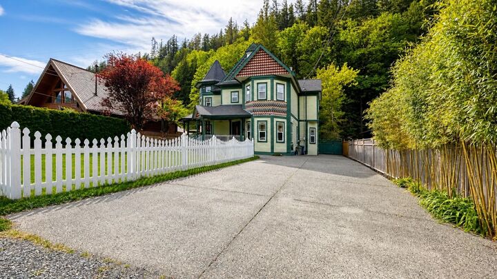 Property Photo: 864 Hot Springs Road BC V0M 1K0