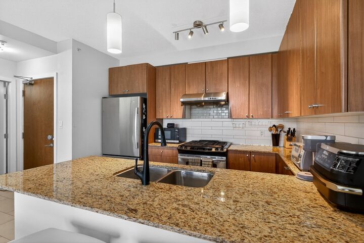 Property Photo:  280 Ross Drive 1401  BC V3L 0C2 