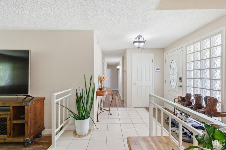 Property Photo:  4200 Orinda Way  CA 93306 
