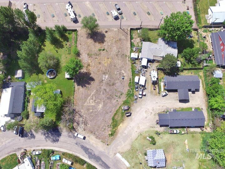 Property Photo: 919 S Wardwell Ave ID 83617