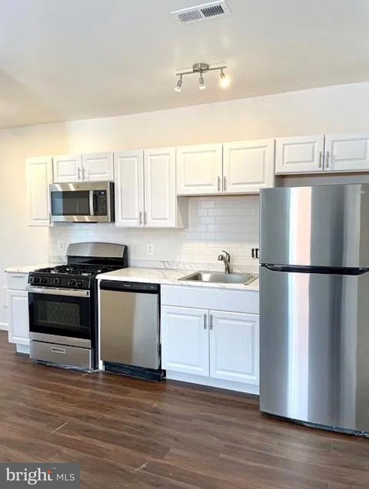 Property Photo:  5822 9th Street NW 4  DC 20011 