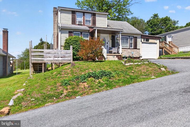 Property Photo: 1107 Woodward Street PA 17046