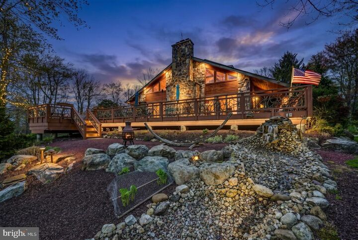 Property Photo:  18 Hazlewood  PA 18624 
