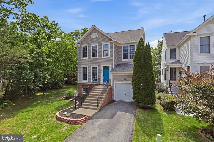 Property Photo:  8812 Fenimore Place  VA 20136 