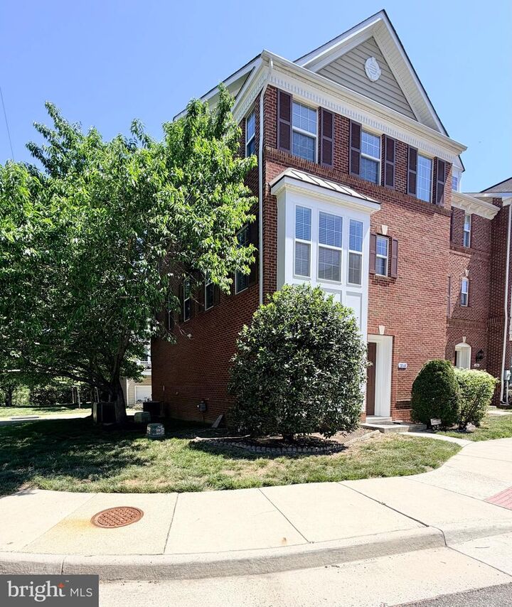 Property Photo:  2048 Blunt Lane  VA 22303 
