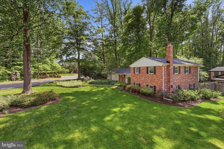 Property Photo:  4701 Red Fox Drive  VA 22003 