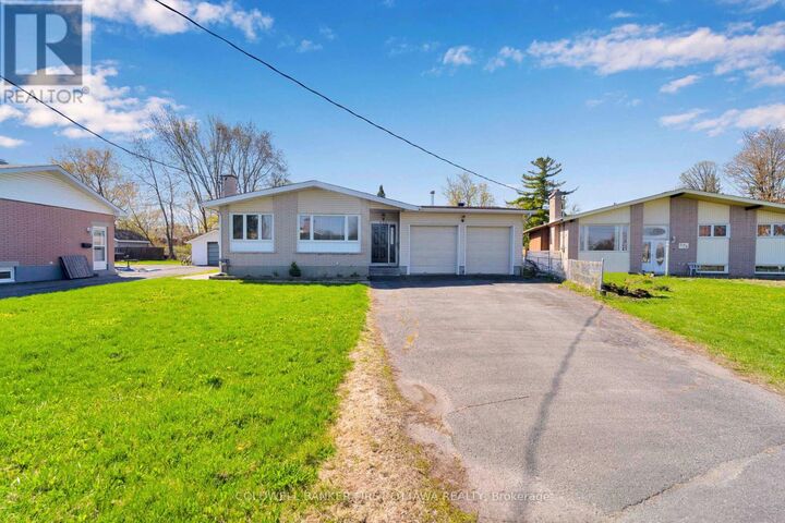 Property Photo: 876 Balsam Drive ON K1E 1B5