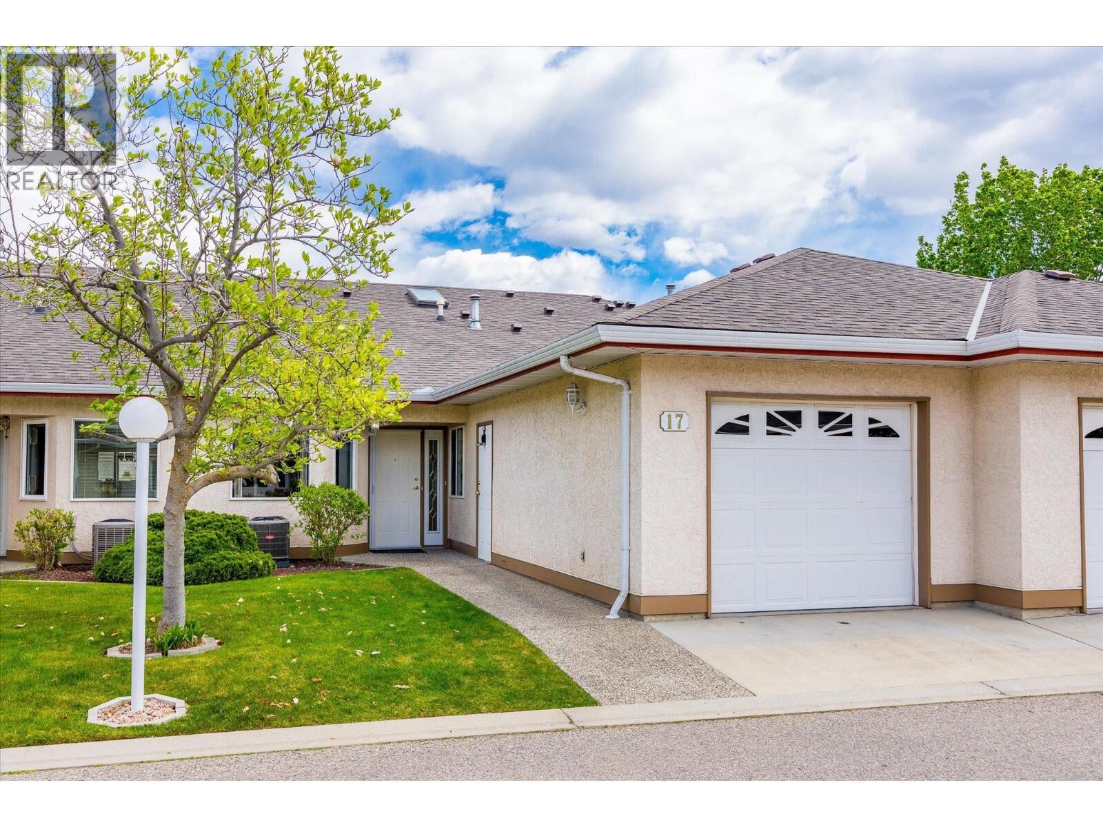 Property Photo:  1874 Parkview Crescent 17  BC V1X 7G6 