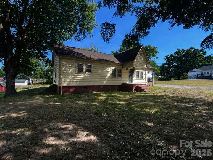 Property Photo:  402 Easy Street  NC 28027 