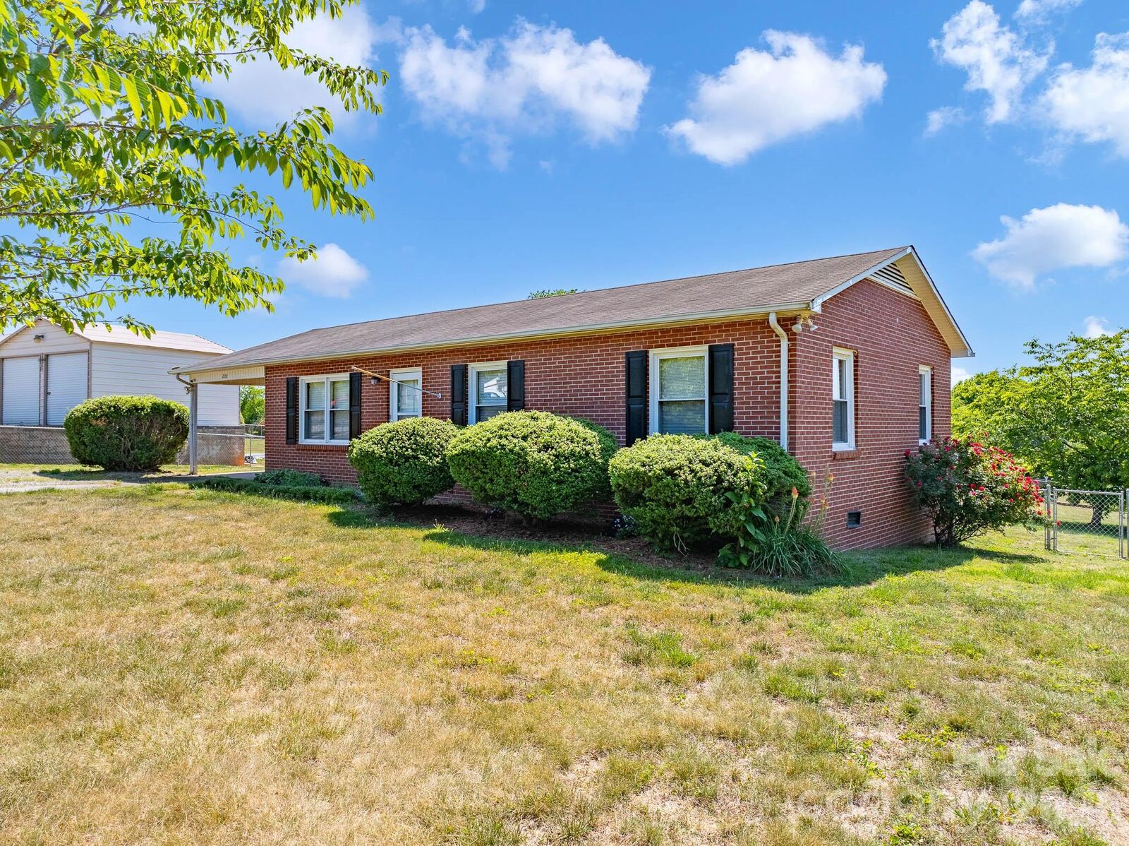 Property Photo:  2101 Lamesa Court  NC 28645 